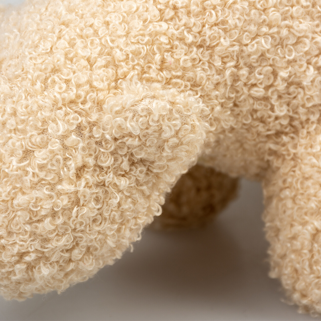 D&D Home Hundespielzeug Banjo – Kuscheliger Eisbär aus Teddystoff Bild 3