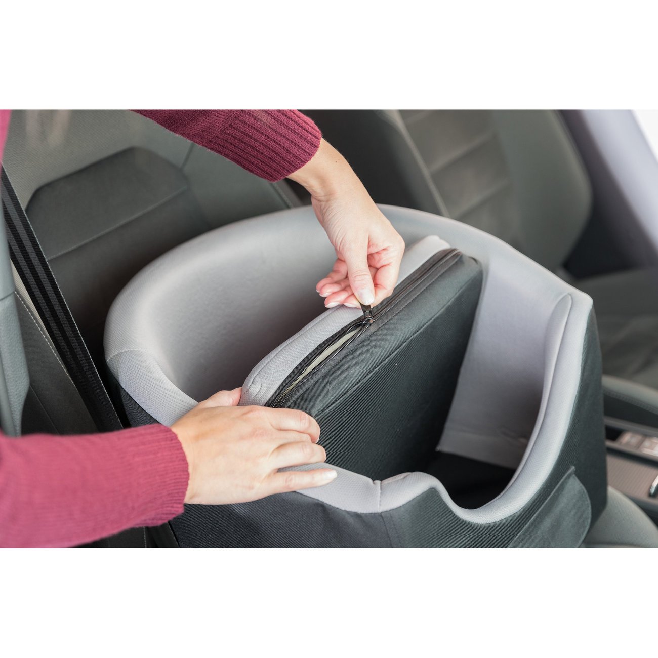 Hundeautositz mit Kurzleine Bild 20