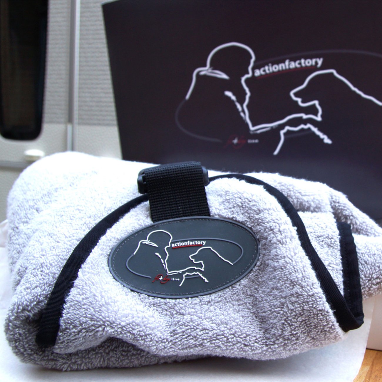 fit4dogs DryUp Cape Royal - Premium Trockenmantel für Hunde Bild 8