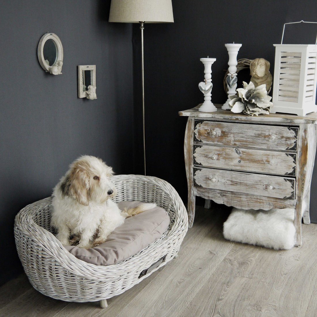 Happy House Hundesofa aus Rattan weiss Bild 2