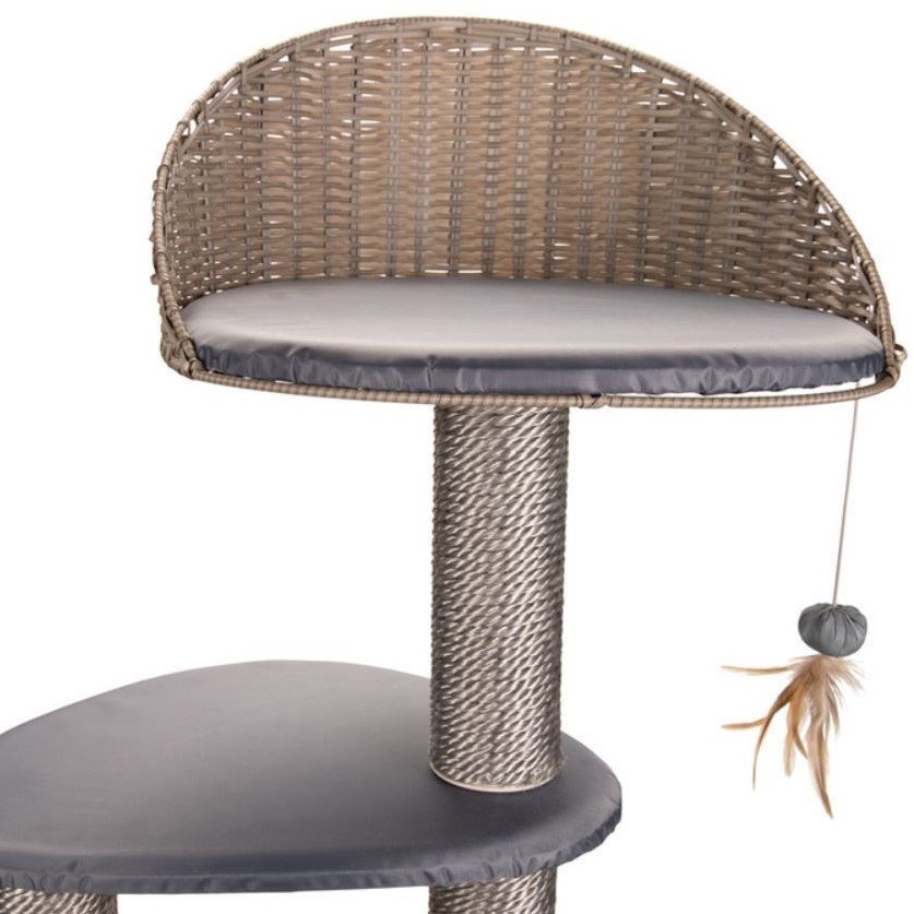 Outdoor Kratzbaum mit Spielzeug Bild 3