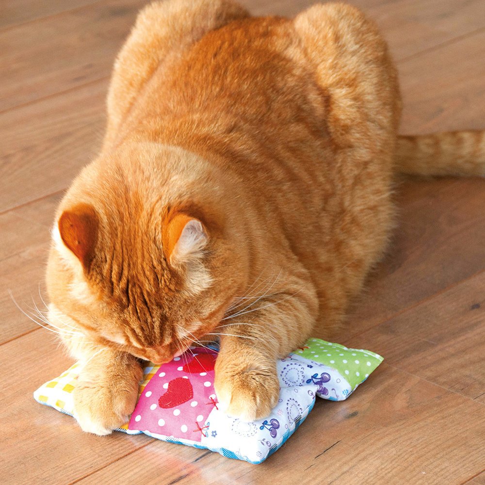 Patchwork Katzenspielkissen Bild 2