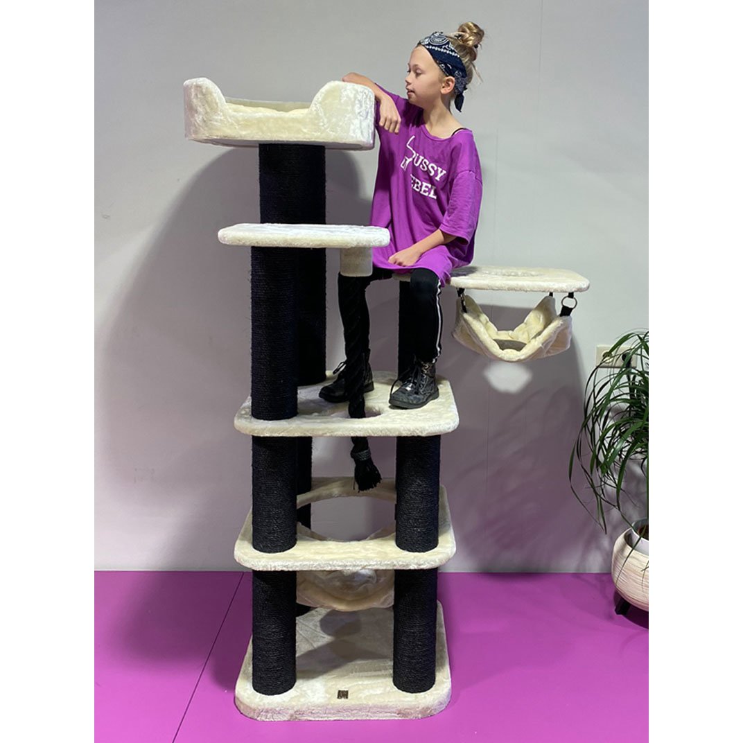 Kratzbaum Panorama mit Sofa Bild 2