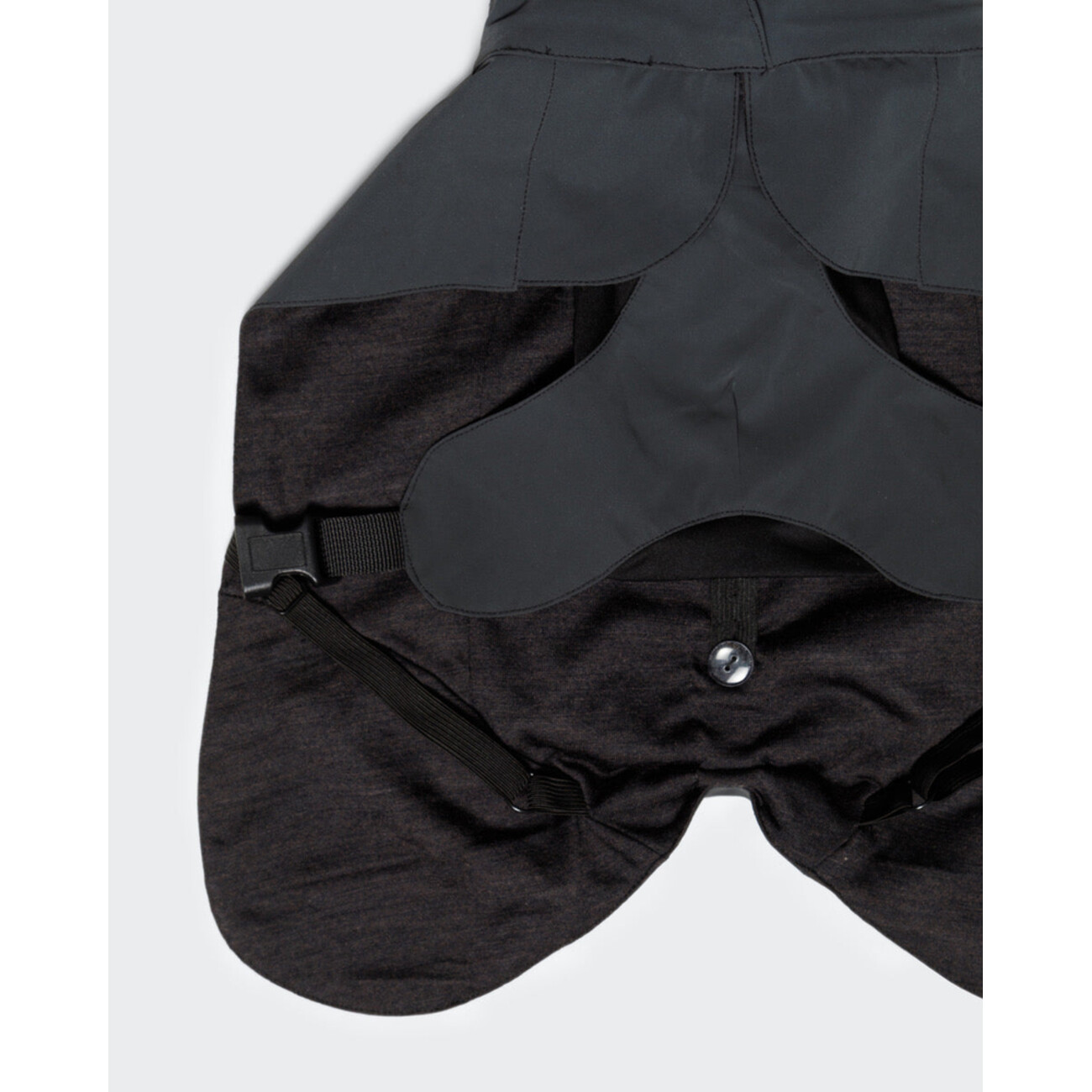 PAIKKA Visibility Raincoat Dark – Hochreflektierender, wasserdichter Hunderegenmantel Bild 5