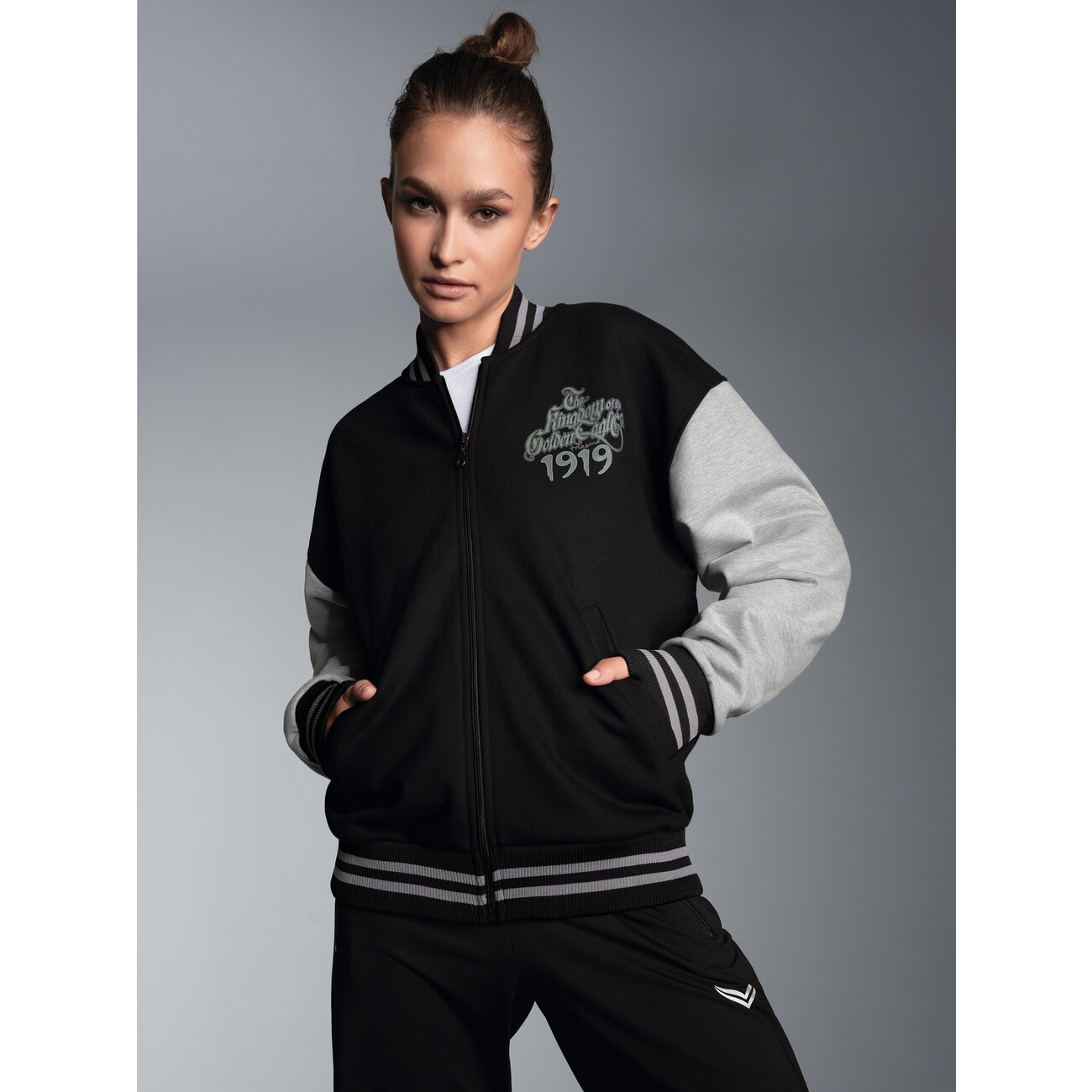 Collegejacke mit großem Adler-Rückenprint Schwarz Bild 8