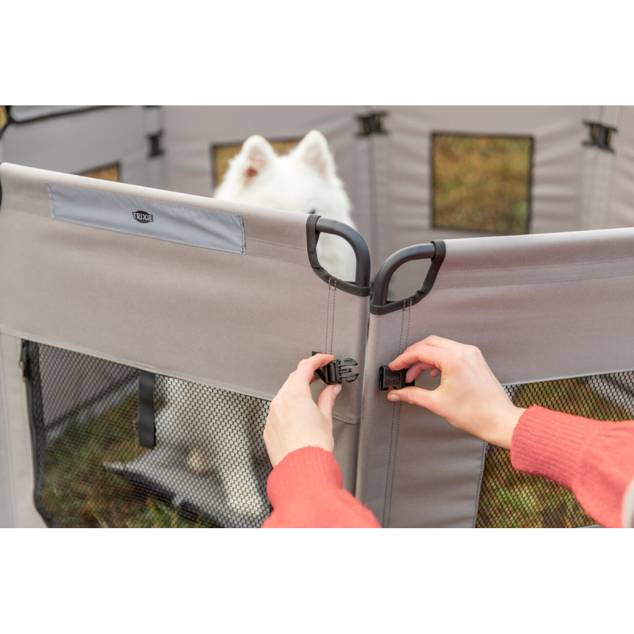 TRIXIE Campingzaun für Hunde – Mobiler Freilauf & sichere Zone für Outdoor-Abenteuer Bild 6