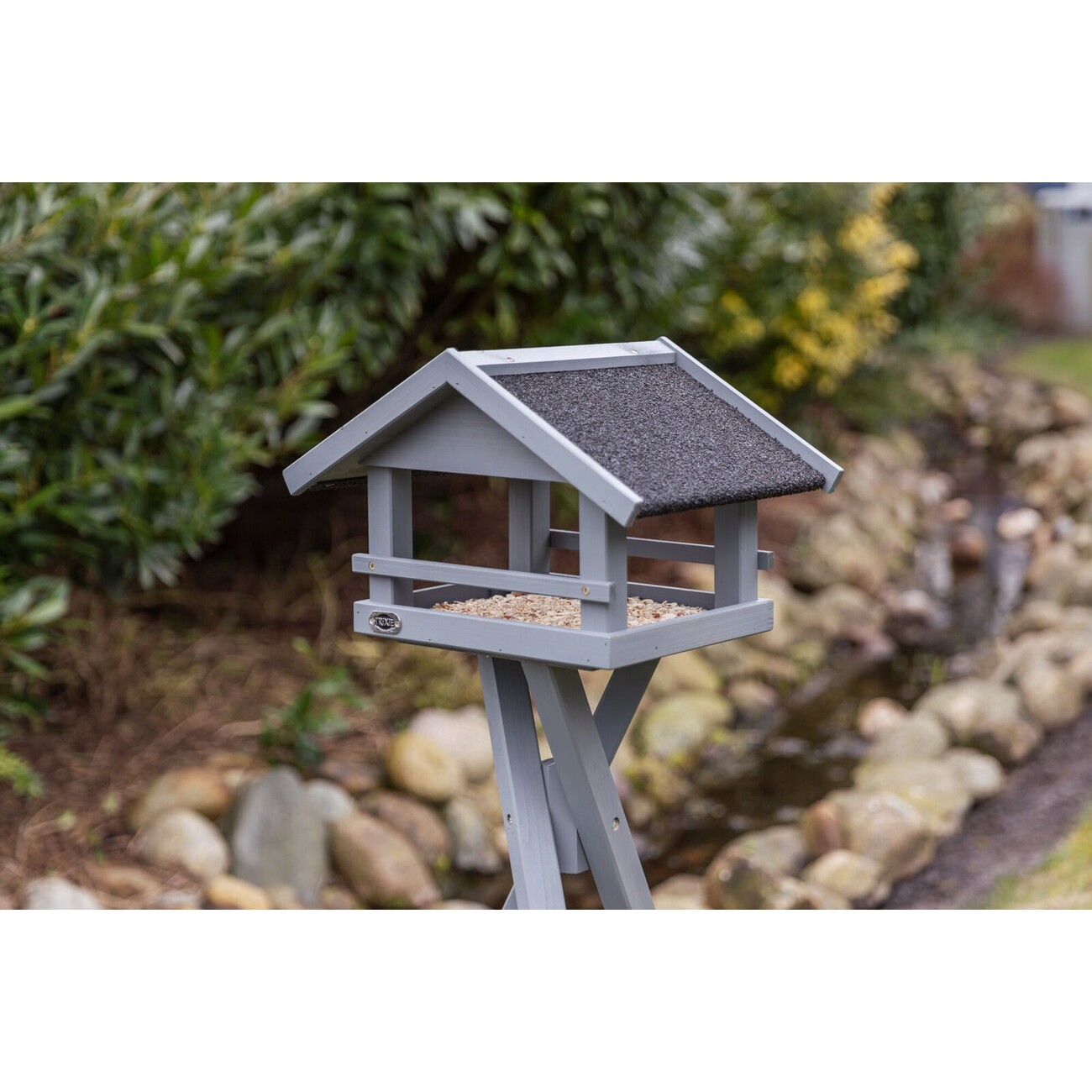 Graues natura Futterhaus mit Dachüberstand und Ständer Bild 5