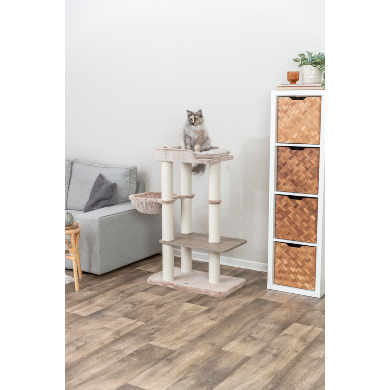 TRIXIE Kratzbaum Sienna – Moderner und Großer Kratzbaum in Holzoptik für Katzen Bild 6