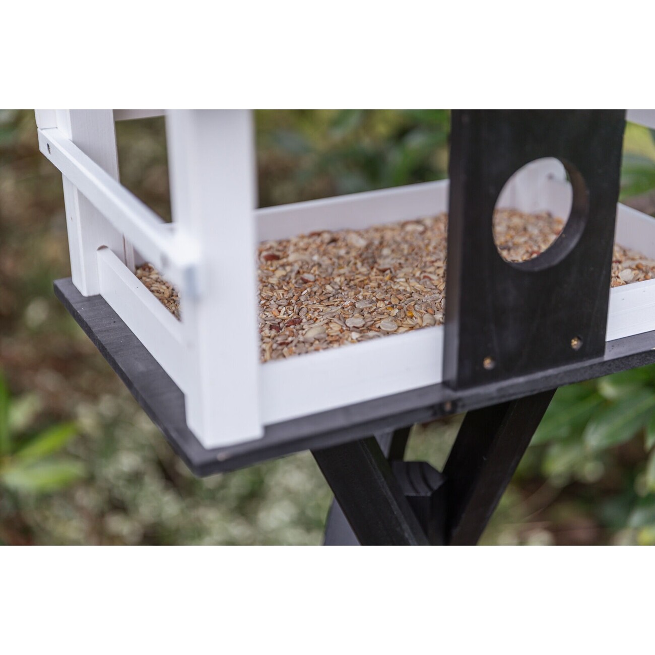 natura Futterhaus mit Ständer, große Landefläche Bild 4