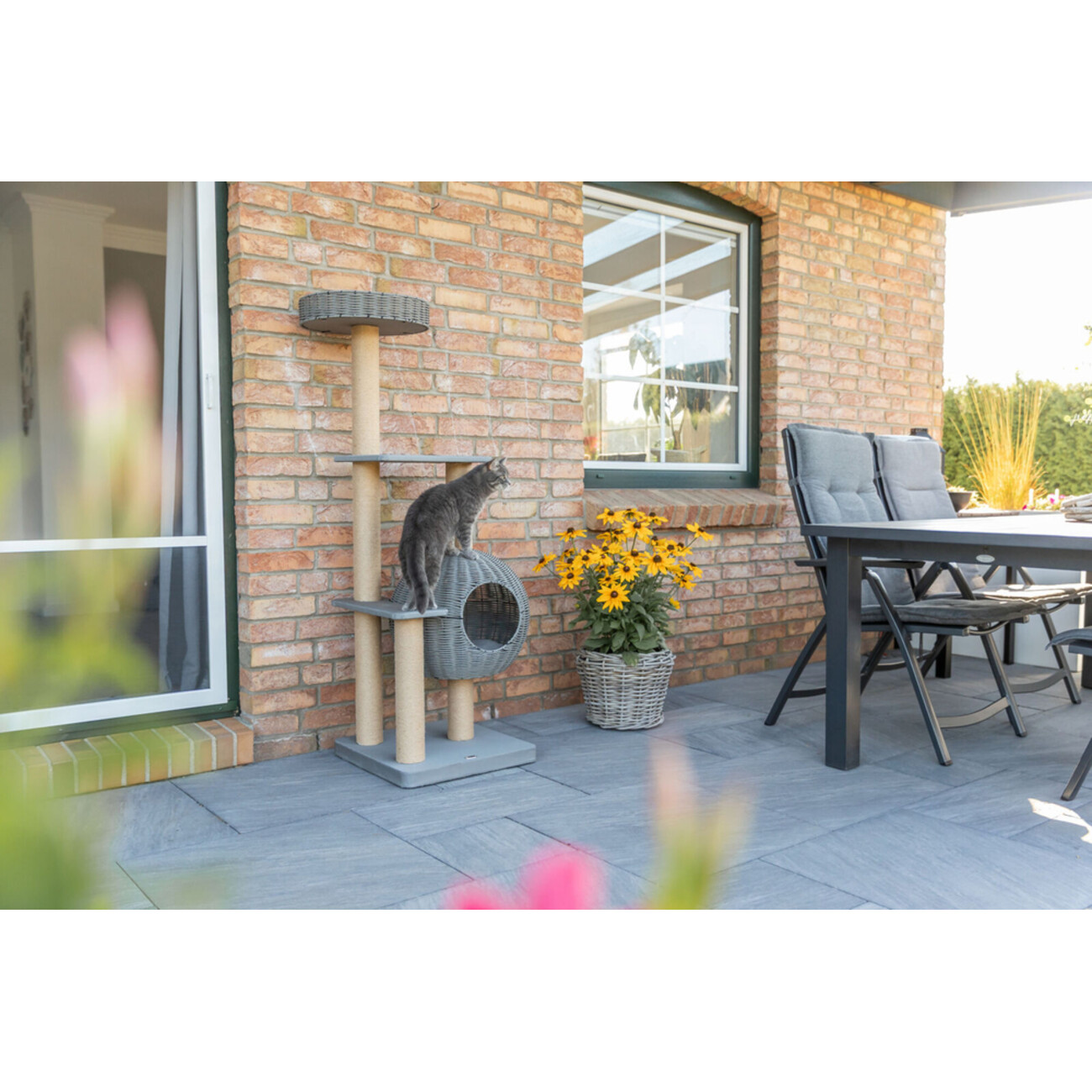 TRIXIE Outdoor Kratzbaum Amalia: Abenteuer für deine Katze im Freien! Bild 2